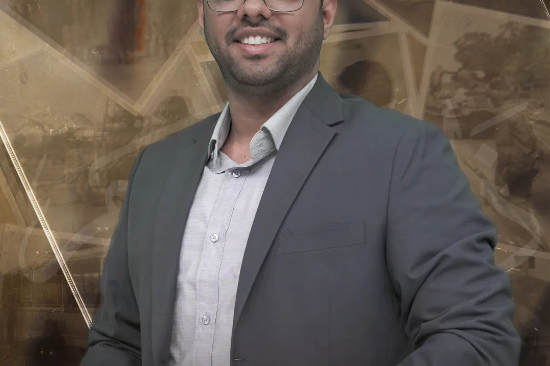 وثائقي يومي يستعرض محطات مفصلية من تاريخ الجنوب منذ إعلان الوحدة، وما رافقها من أزمات وحروب وانتهاكات بحق الجنوبيين، عبر سرد بصري مشوق مدعوم بالأرشيف والصور النادرة، يربط بين الأحداث وخلفياتها السياسية وتأثيرها حتى اليوم