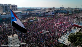 تظاهرة حاشدة في ساحة العروض بالعاصمة عدن دعماً للإرادة الشعبية ونيل الاستقلال