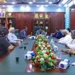 محافظ المهرة يوجه بمضاعفة الجهود لتعزيز الخدمات الأساسية وتثبيت الأمن