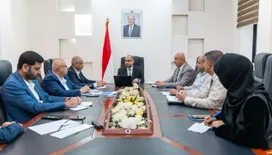 وزير الاتصالات يناقش تطوير الأداء المؤسسي وخطط القطاع