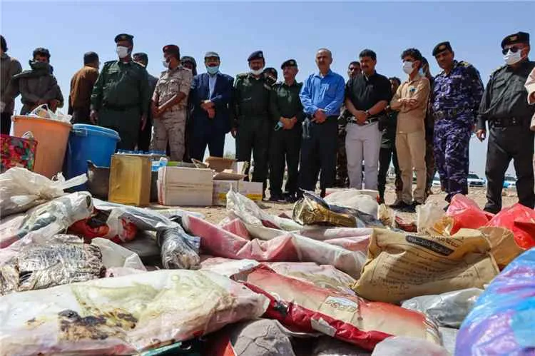 محافظ شبوة يشارك في إتلاف أكبر كمية من المخدرات والمؤثرات العقلية