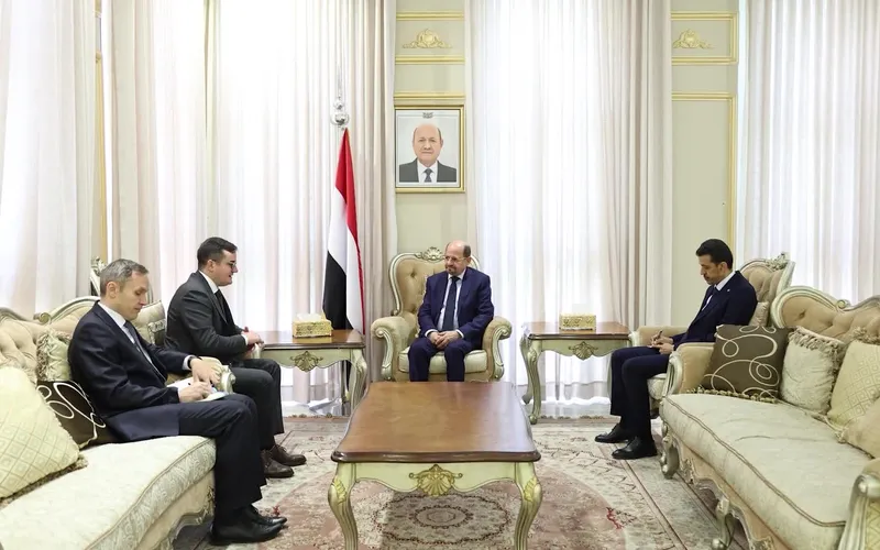 رئيس الوزراء يستقبل سفير جمهورية روسيا ويطّلع على ترتيبات افتتاح السفارة الروسية بعدن