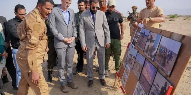 محافظ أبين يلتقي المدير القُطري لمنظمة المساعدات الشعبية النرويجية ويزور موقع نزع الألغام بالشيخ سالم