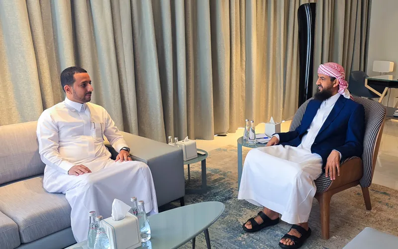 المحرّمي يستقبل رئيس هيئة الأراضي ويشدد على حماية ممتلكات الدولة وتحديث أنظمة العمل