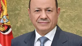 العليمي: استهداف مدرج مطار صنعاء إجراء دفاعي لحماية السيادة ولن نسمح بانتهاك أجوائنا مستقبلاً
