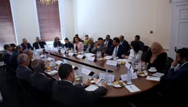 الدكتور عبدالله العليمي يبحث مع السفراء العرب في لندن تطورات الأوضاع في اليمن وتعزيز التنسيق الدبلوماسي