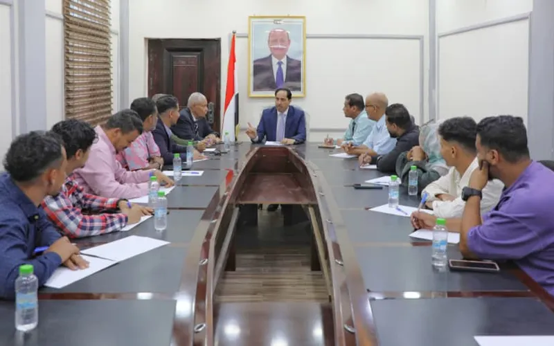 وزير الشباب والرياضة يلتقي إدارة نادي الروضة ويؤكد دعم الوزارة لتفعيل أنشطته