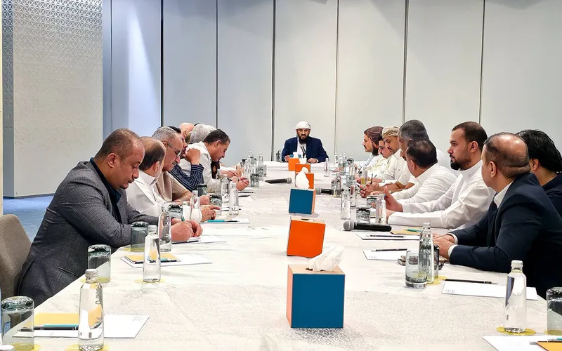 المحرّمي يعقد لقاءً موسعاً مع الوفد الجنوبي ويؤكد أهمية الإعداد لإنجاح الحوار الجنوبي