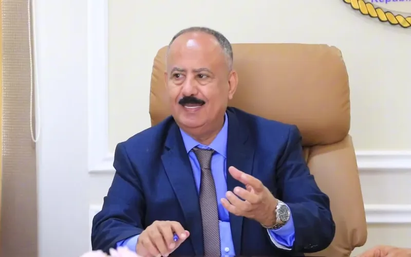 لجنة برئاسة وزير النقل تبحث استكمال إجراءات اعتماد مشروع ميناء قنا في شبوة