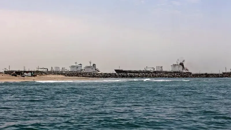 هيئة بحرية بريطانية: اقتراب قوارب من ناقلة جنوب عدن والسلطات تحقق في الحادث