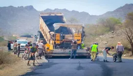 الضالع.. بدء أعمال سفلتة طريق (الحصين – الشعيب) بتكلفة إجمالية تقارب 4 مليار ريال