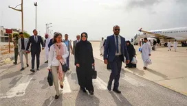 وكيلا حضرموت الحضرمي وباعلوي يستقبلان السفيرة الفرنسية في مطار الريان الدولي