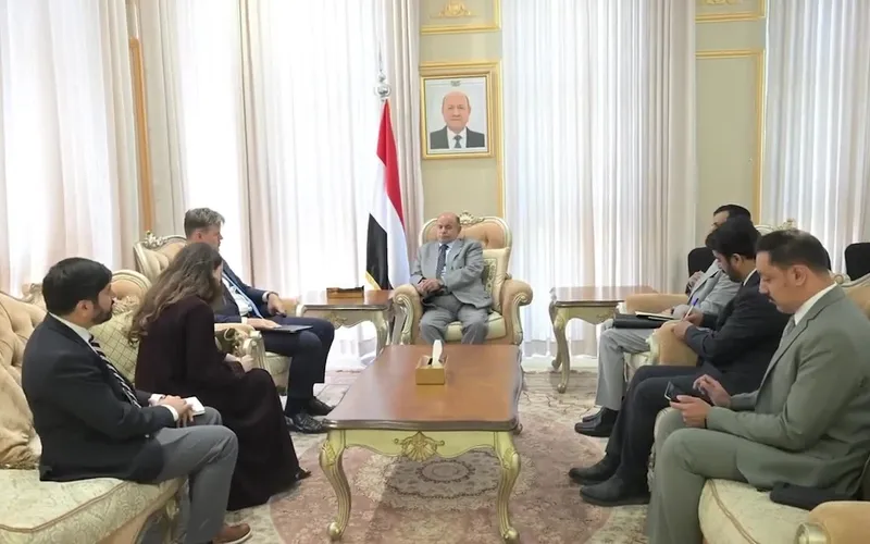 الخنبشي يبحث مع القائم بأعمال السفارة الأمريكية مستجدات الأوضاع وتعزيز التعاون المشترك