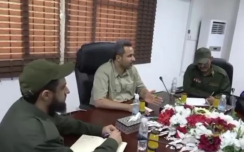 محافظ لحج يترأس اجتماعاً للجنة العسكرية والأمنية ويشدد على رفع الجاهزية ودعم جبهة الصبيحة