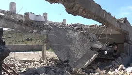 قصفاً بالصواريخ.. مليشيا الحوثي الإرهابية تدمر مدرسة تؤوي نازحين بلحج