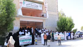 متعاقدو جامعة المهرة يحتجون للمطالبة بصرف مستحقاتهم المتأخرة وانتظام الرواتب والحوافز