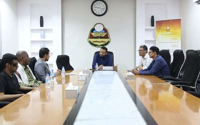 تربية ساحل حضرموت تنفذ دورة تدريبية لتعزيز مهارات تدريس الفيزياء