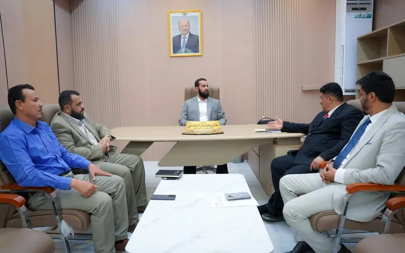 محافظ أبين يشدد على استعادة مواقع المؤسسة الاقتصادية وتوسيع منافذ بيع السلع الأساسية