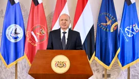 العليمي: وجهت الحكومة بإعداد برنامج عمل متزامن يضمن بدء مؤسسات الدولة ممارسة مسؤولياتها