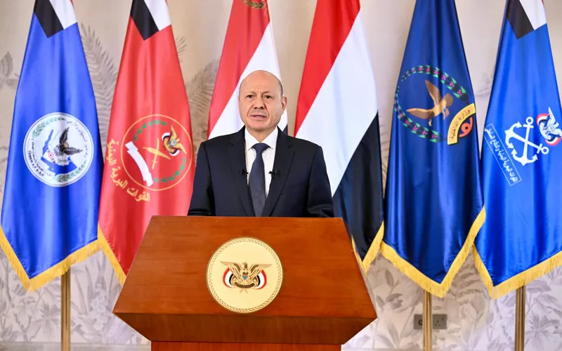 رئيس مجلس القيادة يعلن بدء العمليات العسكرية ضد مليشيا الحوثي لاستعادة مؤسسات الدولة