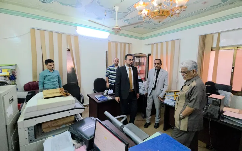 وزير الخدمة المدنية والتأمينات يوجه باستكمال إجراءات صرف غلاء المعيشة للمتقاعدين