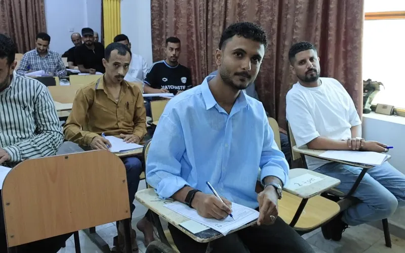 نائب رئيس جامعة عدن لشؤون الطلاب يتفقد سير الامتحانات بكلية العلوم الاجتماعية والإنسانية