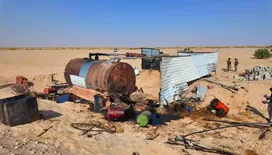 بتوجيهات المحافظ بن الوزير.. حملة أمنية تضبط معملاً غير نظامي لتكرير المشتقات النفطية في شبوة