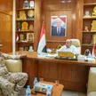 الخنبشي يطلع على استكمال إجراءات نقل1324 منتسبًا إلى أمن وشرطة وادي وصحراء حضرموت