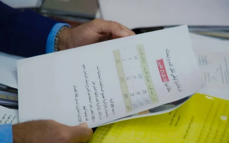 محافظ شبوة يشيد بجهود مركز نقل الدم في إسعاف جرحى الهجوم الإرهابي