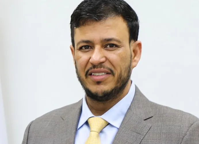 العليمي: تحرير باب المندب يجسد تضحيات أبناء الجنوب ويمهد لإنهاء الانقلاب الحوثي واستعادة الدولة