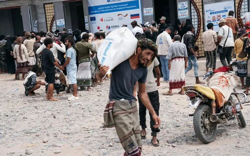 الأغذية العالمي يحذر من تهديد الجوع وسوء التغذية لمئات الآلاف في تعز جراء الحصار الحوثي