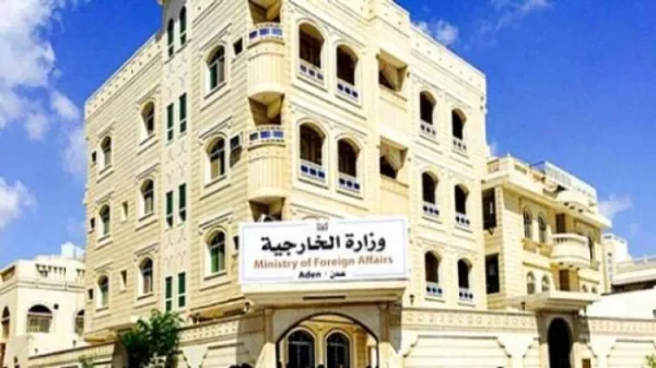 اليمن تدين الاعتداءات الحوثية على مطار الملك خالد وتدعو المجتمع الدولي لوقف الدعم الإيراني
