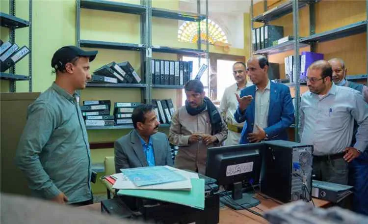 محافظ شبوة يؤكد أهمية معالجة تحديات التعليم واستقرار الدراسة في 724 مدرسة