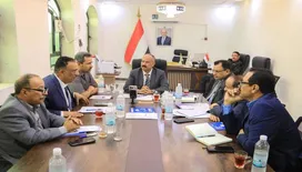 وزير النقل يترأس اجتماعاً لإغلاق منافذ التهريب وتنظيم عمل المنافذ البحرية وتعزيز الرقابة