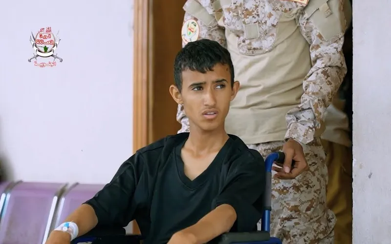 إعلام العمالقة الجنوبية يوثق مأساة طفل تركه الحوثيون جريحاً وأعلنوا مقتله كذباً وتضليلاً